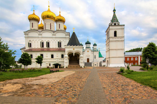 Экскурсия по Костроме и посещение Ипатьевского монастыря