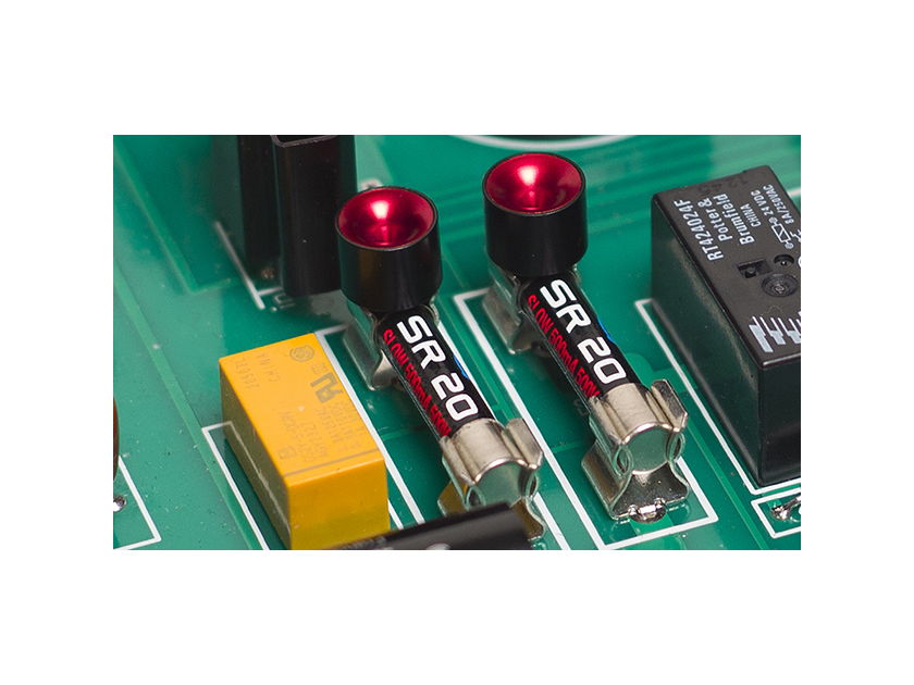 Synergistic Research ECT - transform ordinary electronics to the extraordinary