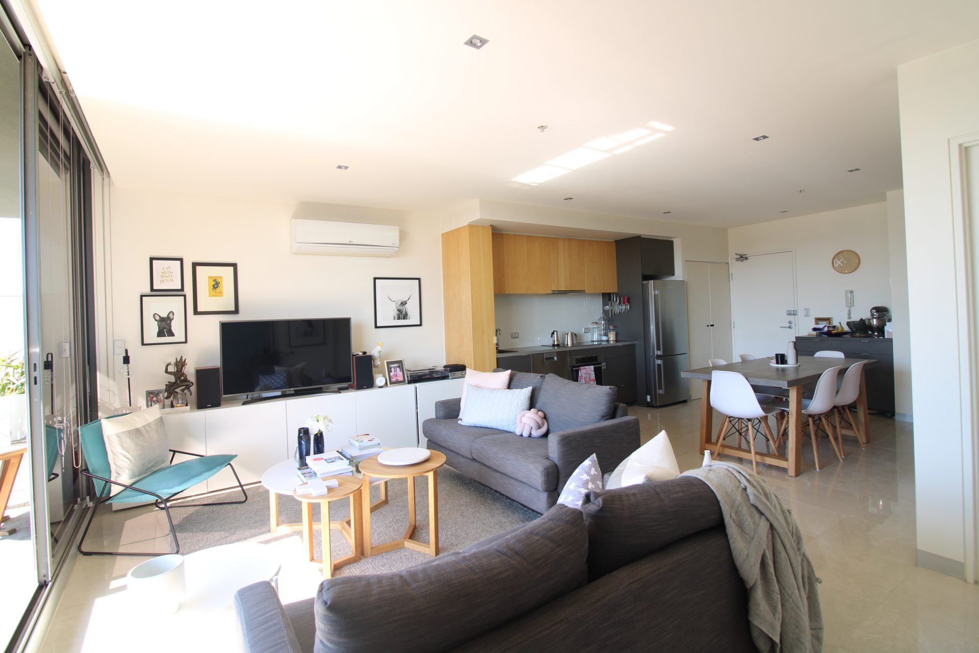 Spacious Top Floor Residence inc. Dazzling City and part Water Views- Port Melbourne - Image 3