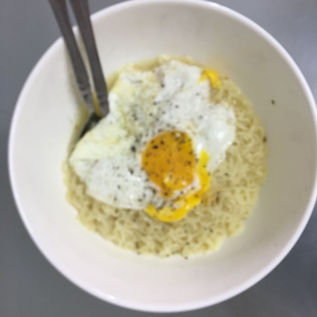 March 28th, 20 - Simple yet delicious. Instant noodle with fried egg.