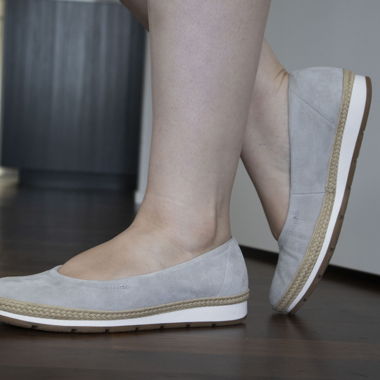 Grey leather flat shoes (38)