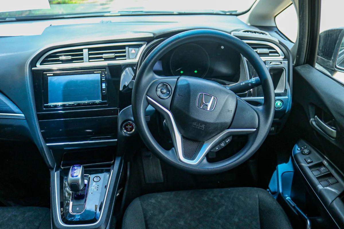 2016 Honda Fit Shuttle — Royal Max Motors — photo 3 of 12