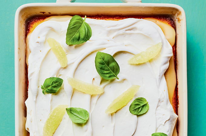 Gâteau au citron et au basilic (poke cake)