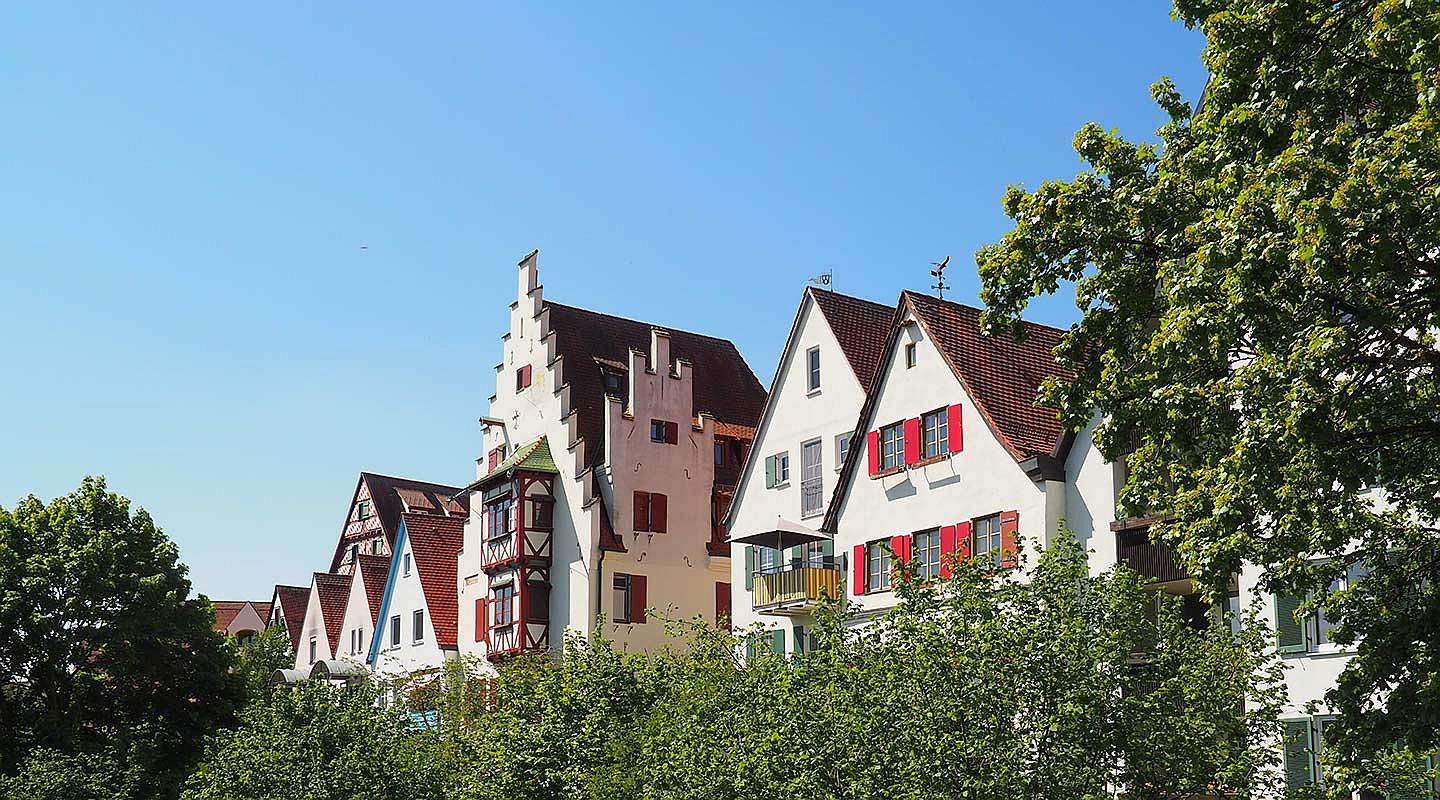 Ulm
- Ob Haus oder moderne Wohnung, Grundstück oder Villa: Ulm hat in Sachen Immobilien einiges zu bieten. Vertrauen Sie den Immobilienmaklern von Engel & Völkers.