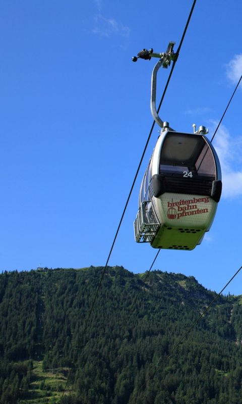 Mit der Seilbahn auf den Breitenberg zum Wandern auf dem Juwelenweg für Kinder.