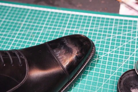 Les étapes du glaçage de chaussures