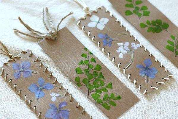 DIY Pressed Flowers Bookmark