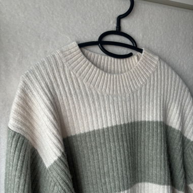 Gestreifter Pullover