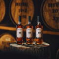 Bouteilles de Single Malt Scotch Whisky 15, 18 et 25 ans de la distillerie Bowmore sur l'île d'Islay dans les Hébrides intérieures d'Ecosse