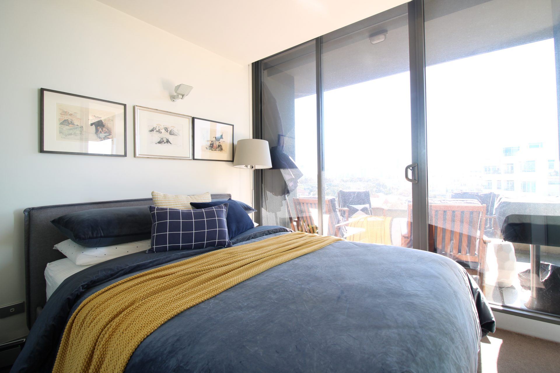 Spacious Top Floor Residence inc. Dazzling City and part Water Views- Port Melbourne - Image 10