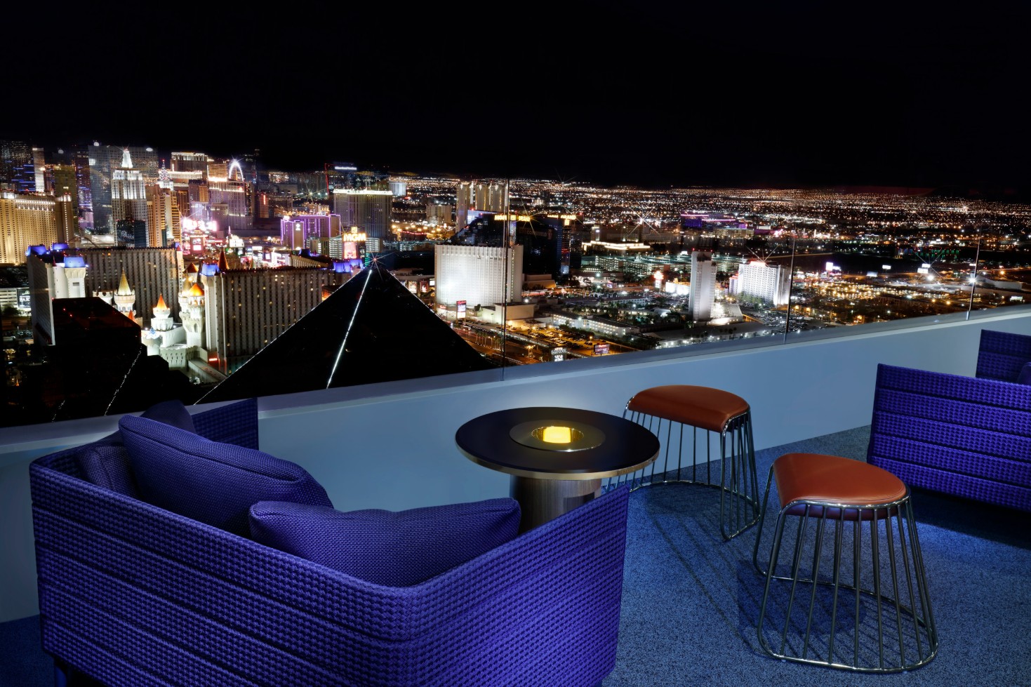 Skyfall Lounge Uploaded on 2022-01-17