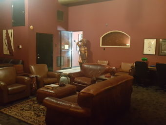 Middle lounge