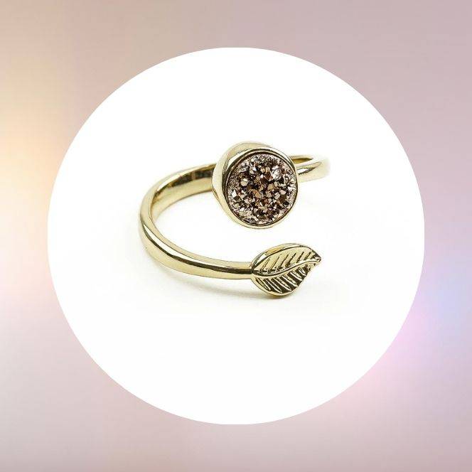 Bague Hokee Minéraux en pierre naturelle, bijou énergétique doré symbole d’élégance et de confiance en soi
