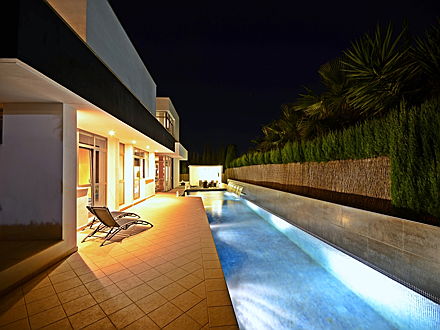  Benidorm, Costa Blanca
- W-02CRQN-chalet-de-diseño-moderno-con-piscina-y-jardin_02.jpg