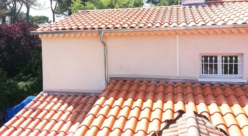 Rénovation de la couverture en tuiles romanes d’une villa à Cannes — photo 3 sur 23 — CEG TOITURE
