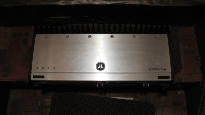 JL Audio 1000/1v2 1000 watt mono sub car amp