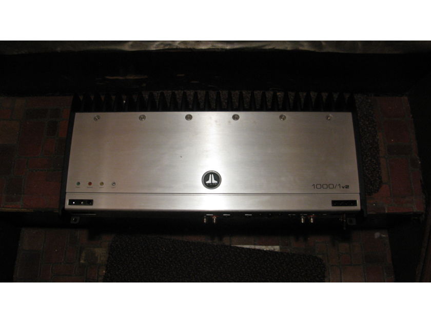 JL Audio 1000/1v2 1000 watt mono sub car amp