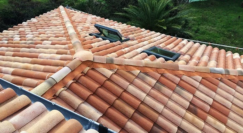 Couverture en tuiles romanes sur charpente traditionnelle à Cannes-la-Bocca — photo 8 sur 9 — CEG TOITURE