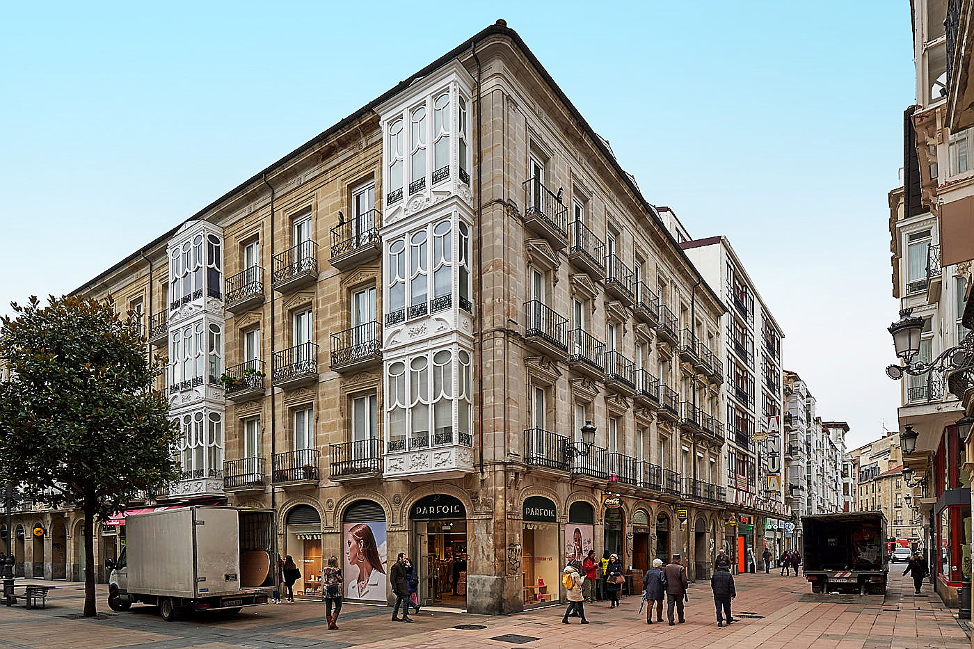  Vitoria
- Engel & Völkers - Inmobiliaria en Vitoria-Gasteiz - Calle Dato