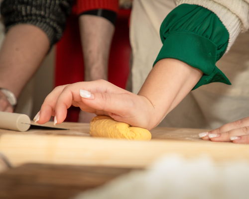 Corsi di cucina Bologna: Lezione di pasta fresca con vista sulle Due Torri