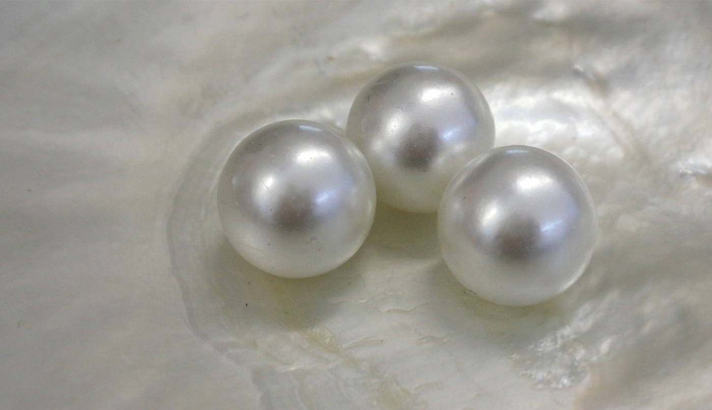 THREE LOOSE SOUTH SEA PEARLS