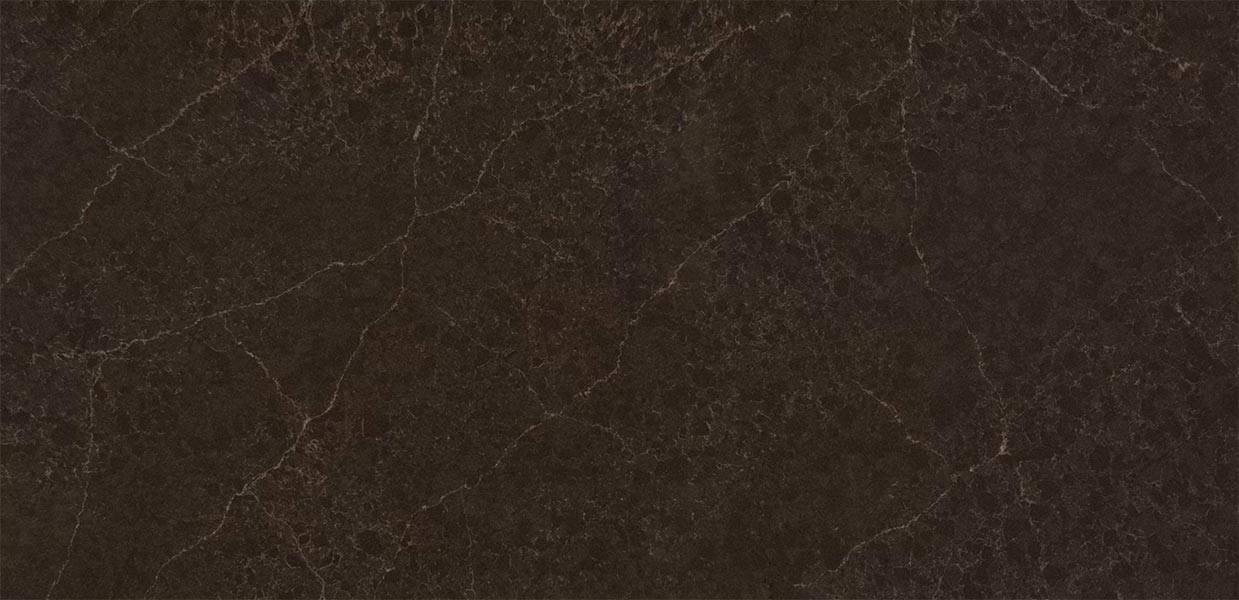 Dekton Keranium: Materialmuster Dekton Keranium, industrielles Design in dunklen Erdtönen mit Metallic-Effekt.