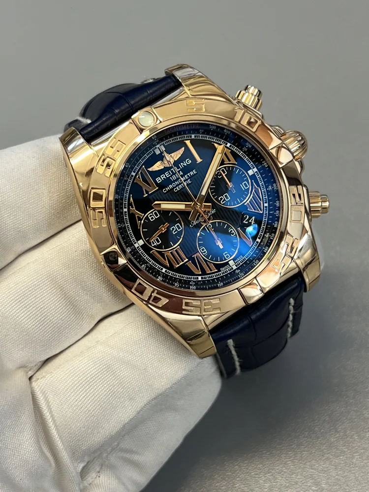 HB011012/B957 full set 2012. Official Breitling service done in 2025.