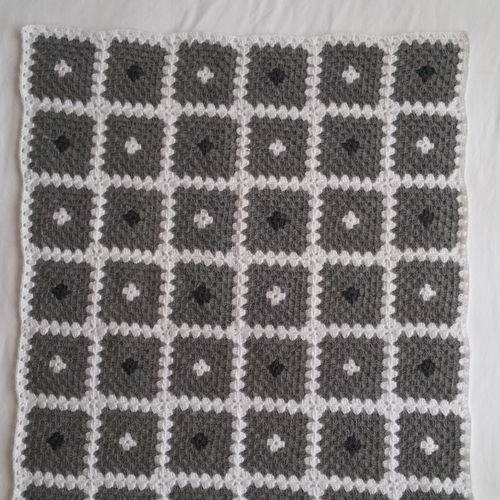 "Back to basic" granny square baby deken