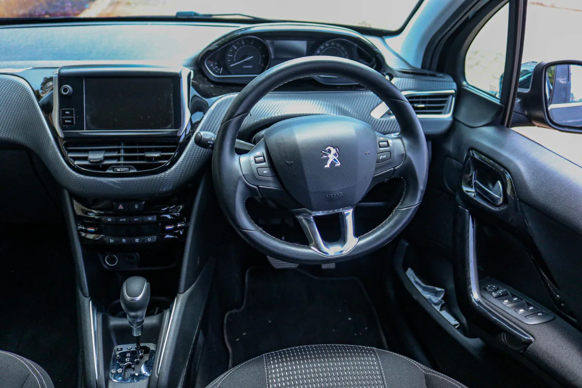 2016 Peugeot 208 — Royal Max Motors — photo 13 of 16