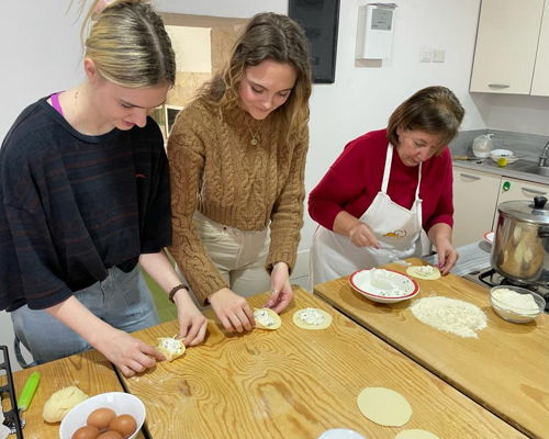 Corsi di cucina Ragusa: Tra schiacciata, ravioli e cannoli: la vera cucina siciliana