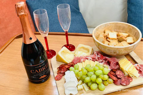 Romantic Cruise with Wine & Portuguese Tapas
