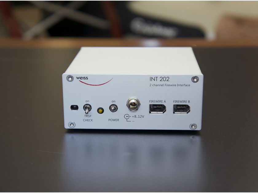 Weiss INT202 Firewire - S/PDIF Interface + Oyaide NEO FW Cable