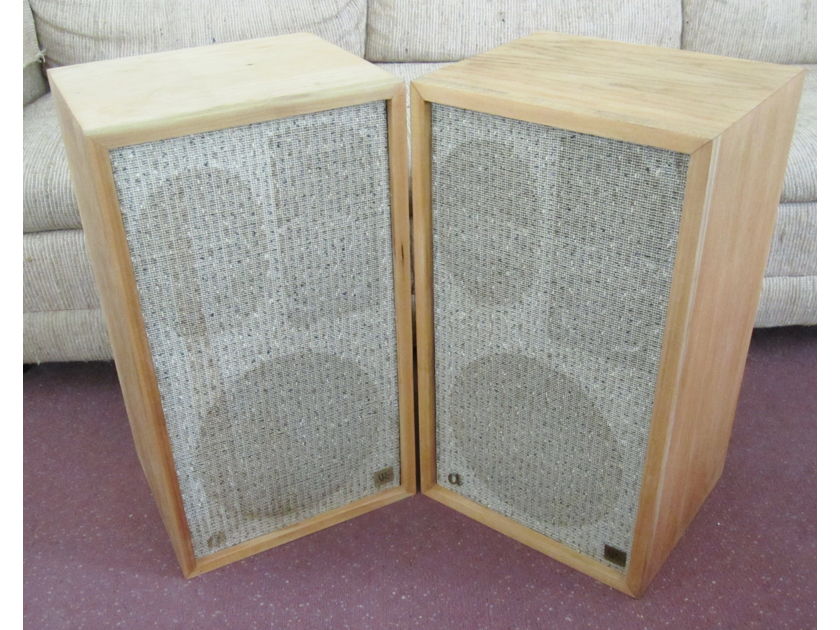 ACOUSTIC RESEARCH AR2A SPEAKERS VINTAGE  CLASSICS - NATURAL FINISH