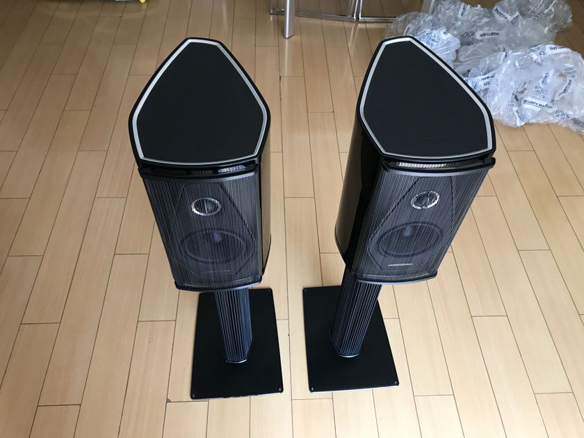 Sonus Faber Olympica 1 with stands in Black Gloss**************************
