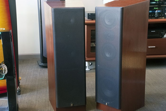 AR (Acoustic Research) Classic Speaker Model 18 Floorst...