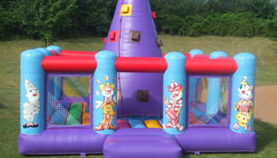 hüpfburg kletterberg aufblasbar