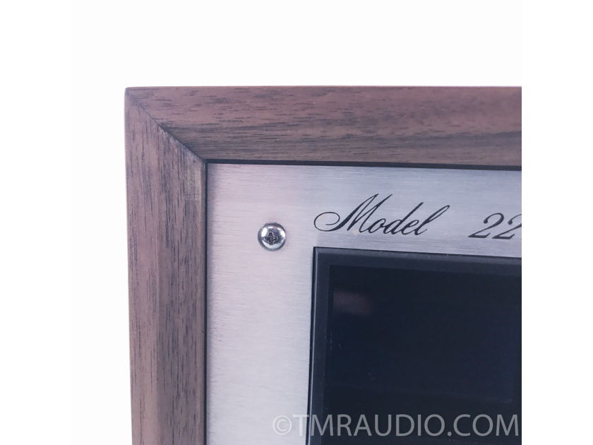 Marantz  2270  Vintage AM / FM Stereo Receiver; Walnut Case (2697)