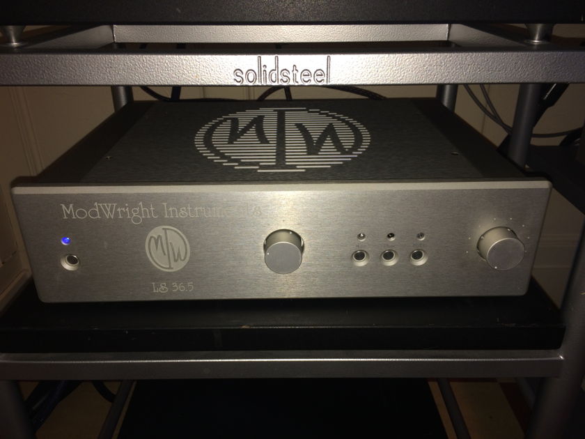 Modwright  LS 36.5 Tube Preamplifier