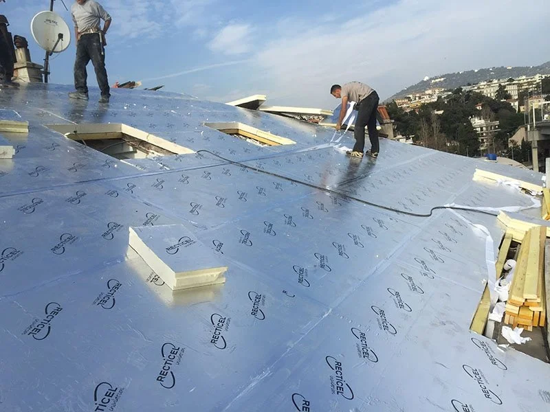 Rénovation de la toiture du Palais Diderot à Nice en tuiles de Marseille — photo 2 sur 8 — CEG TOITURE