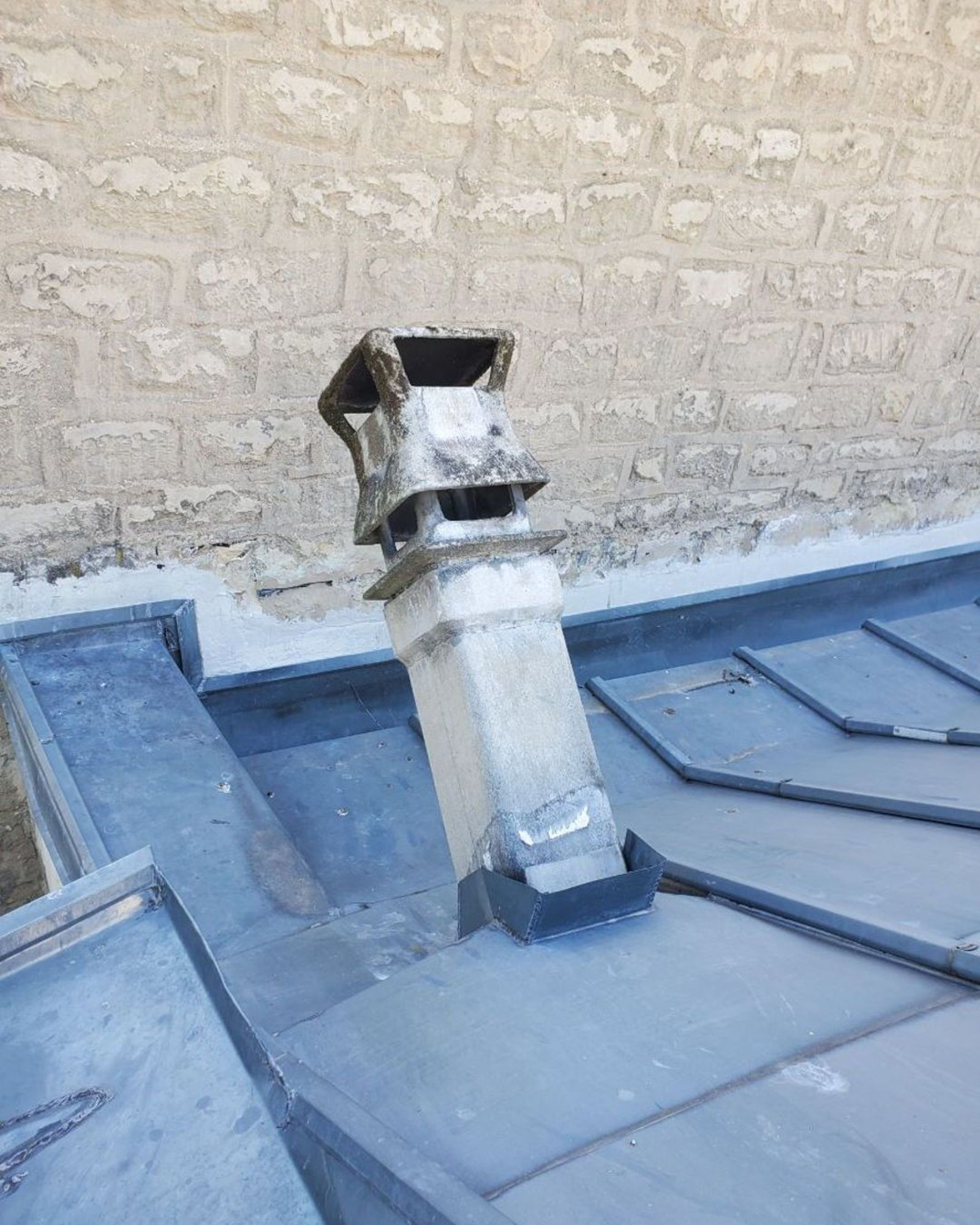 Réfection d'une souche de ventilation en zinc à Paris
