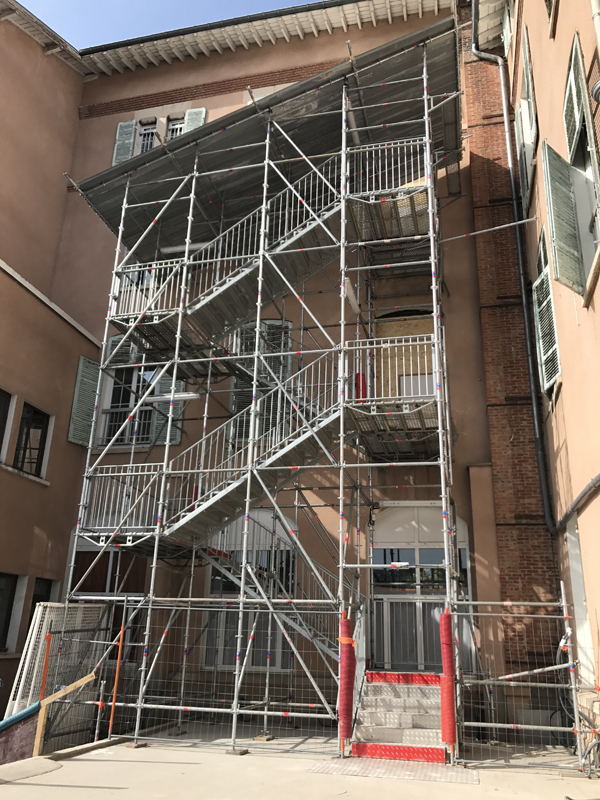 Chantier échafaudage EVEREST — Ecole St Charles Tassin 1