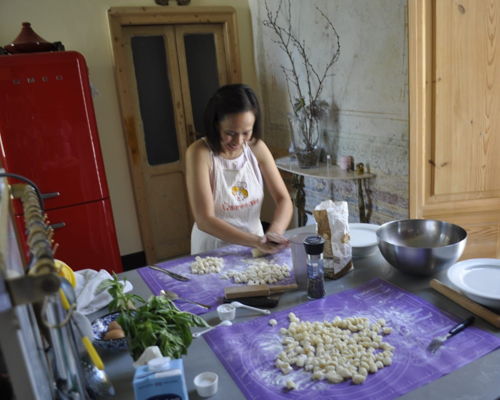 Corsi di cucina San Giorgio a Cremano: Gnocchi fatti a mano in un affascinante appartamento storico