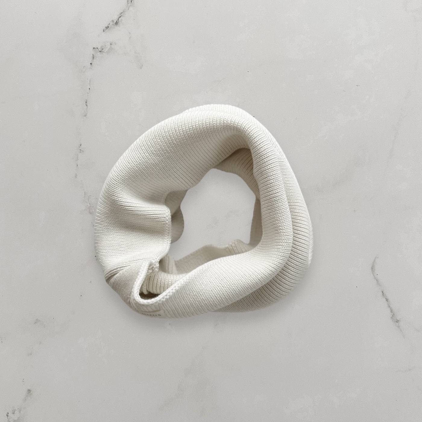 bonnet joli nous tour de cou tricot laine mérinos cashwool Italie bébé enfant junior et adulte qualité élégance premium marque suisse excellence