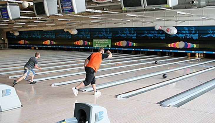 bowl play berlin auf der bowlingbahn