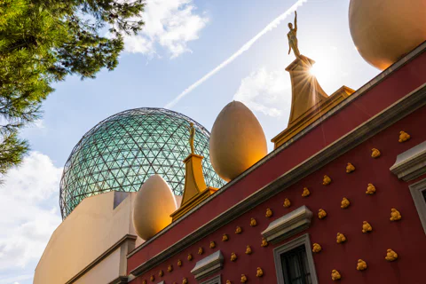 Girona & Dali Museum Small Group Tour with Pick-up from Barcelona