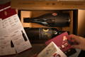 Bouteilles de vin dans un carton