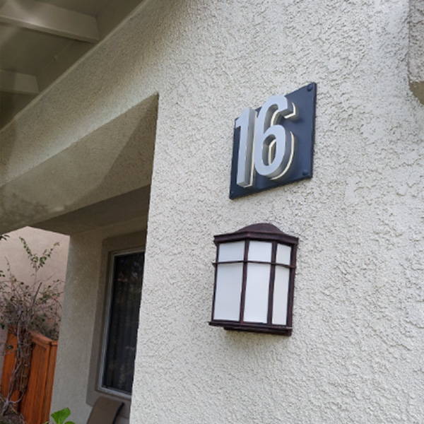 Illuminated address numbers 18