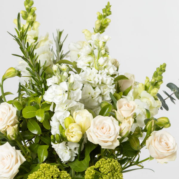 Seasonal Neutral Bouquet in a Vase_flowers_delivery_interflora_nz