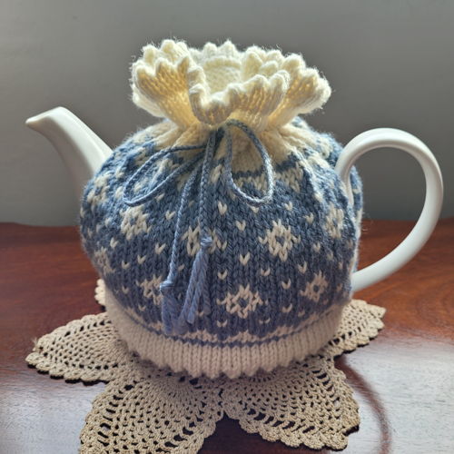 Vintage blue and white fairisle tea cosie using 8 ply
