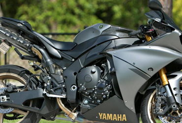 2014 YAMAHA YZF-R1 motorcycle for rent near West Palm Beach, FL